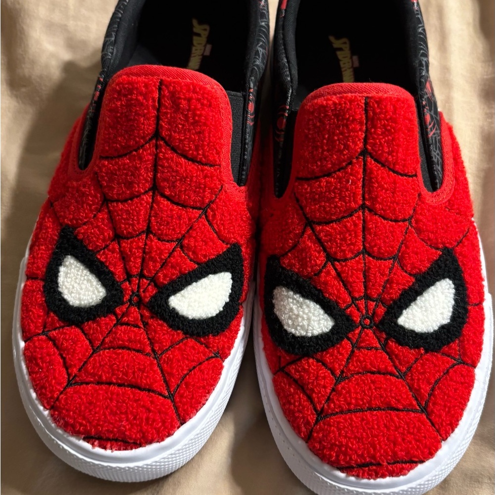 Marvel Spider-Man Big Boys Slip-On Sneakers Size 4 NWOT